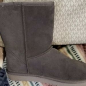 Ugg Boots NWOT SIZE 8 Gray